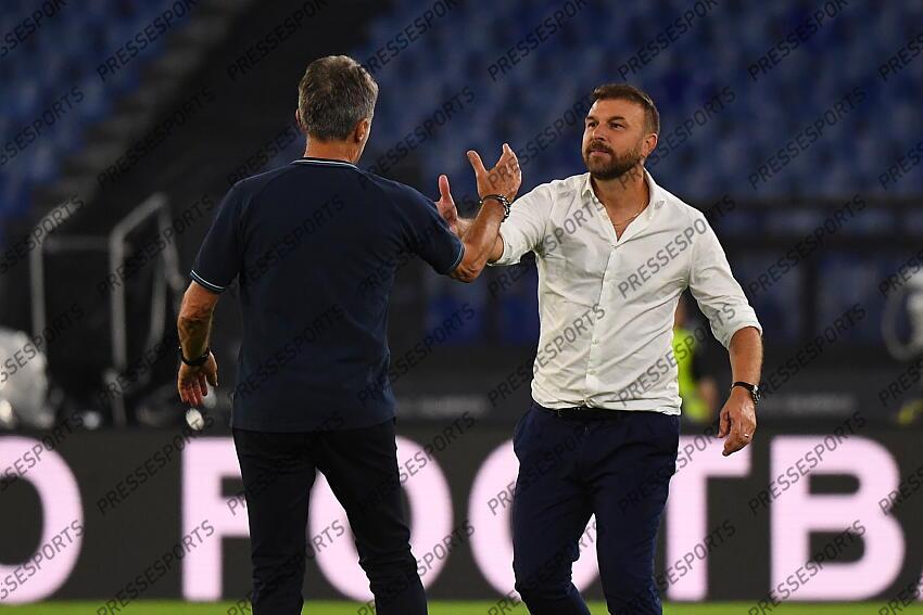 Foto IPP/Luciano Adriani Roma 16/09/2024 Campionato di Calcio Serie A 2024/2025 Lazio vs Hellas Verona Nella foto: la stretta di mano a fine gara tra Marco Baroni e Paolo Zanetti a destra Italy Photo Press - World Copyright LAZIO-HELLAS VERONE (2-1) 