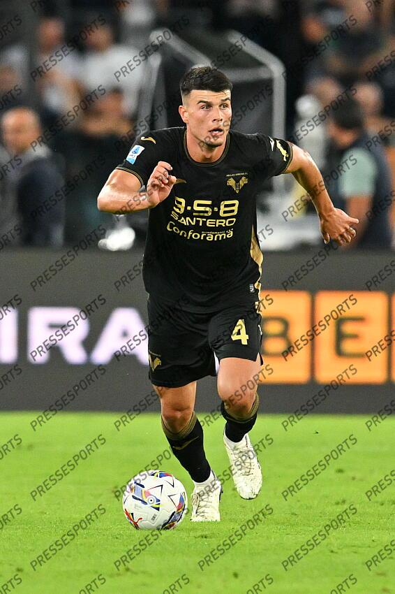 Foto IPP/Roberto Ramaccia Roma 16/9/2024 Campionato di Calcio Serie A 2024/2025 Lazio vs Hellas Verona Nella foto Flavius Daniliuc in azione palla al piede Italy Photo Press - World Copyright LAZIO-HELLAS VERONE (2-1) 