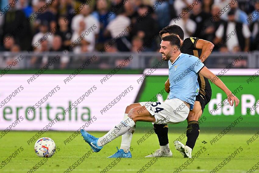 Foto IPP/Roberto Ramaccia Roma 16/9/2024 Campionato di Calcio Serie A 2024/2025 Lazio vs Hellas Verona Nella foto Mario Gila in azione palla al piede contrastato da Abdou Harroui Italy Photo Press - World Copyright LAZIO-HELLAS VERONE (2-1) 