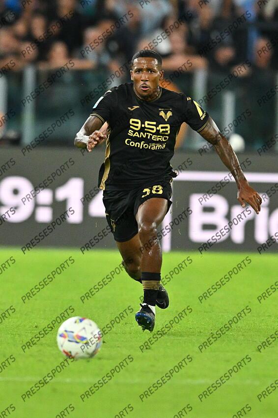 Foto IPP/Roberto Ramaccia Roma 16/9/2024 Campionato di Calcio Serie A 2024/2025 Lazio vs Hellas Verona Nella foto Jackson Tchatchoua in azione palla al piede Italy Photo Press - World Copyright LAZIO-HELLAS VERONE (2-1) 