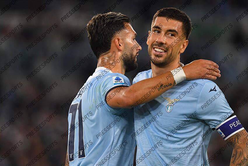 Foto IPP/Luciano Adriani Roma 16/09/2024 Campionato di Calcio Serie A 2024/2025 Lazio vs Hellas Verona Nella foto: l’ abbraccio tra Valentin Castellanos e Alessio Romagnoli dopo il gol Italy Photo Press - World Copyright LAZIO-HELLAS VERONE (2-1) 