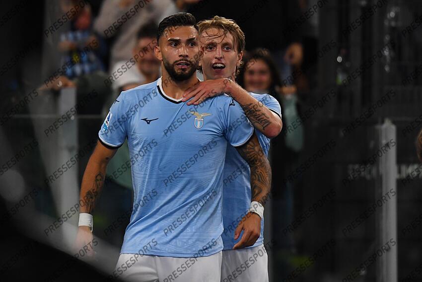 Foto IPP/Luciano Adriani Roma 16/09/2024 Campionato di Calcio Serie A 2024/2025 Lazio vs Hellas Verona Nella foto: Valentin Castellanos esulta dopo il gol con Nicolò Rovella, con i propri tifosi Italy Photo Press - World Copyright LAZIO-HELLAS VERONE (2-1) 