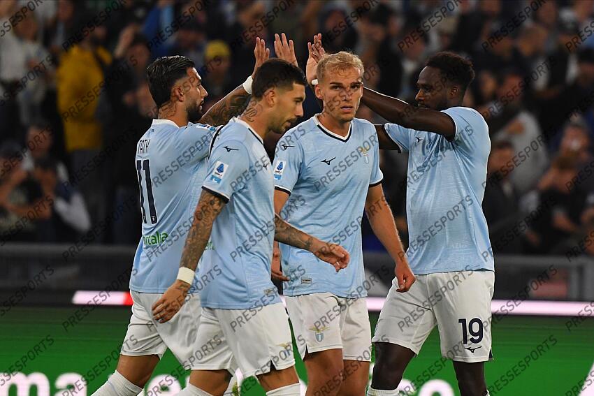 Foto IPP/Luciano Adriani Roma 16/09/2024 Campionato di Calcio Serie A 2024/2025 Lazio vs Hellas Verona Nella foto: Boulaye Dia esulta con Valentin Castellanos e compagni, dopo aver segnato il gol del vantaggio della Lazio, Italy Photo Press - World Copyright LAZIO-HELLAS VERONE (2-1) 