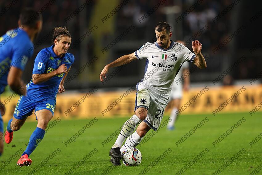 Henrikh Mkhitaryan (Inter)Lorenzo Colombo (Empoli) during the Italian Serie A " match between Empoli 0-3 Inter at Carlo Castellani Stadium on October 30, 2024 in Empoli, Italy. (Photo by Maurizio Borsari/AFLO) EMPOLI-INTER MILAN (0-3) 