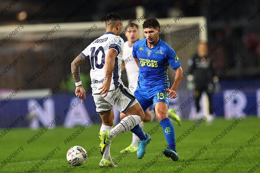 Liberato Cacace (Empoli)Lautaro Martinez (Inter) during the Italian Serie A " match between Empoli 0-3 Inter at Carlo Castellani Stadium on October 30, 2024 in Empoli, Italy. (Photo by Maurizio Borsari/AFLO) EMPOLI-INTER MILAN (0-3) 