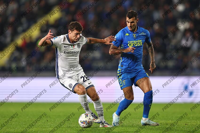 Benjamin Pavard (Inter)Pietro Pellegri (Empoli) during the Italian Serie A " match between Empoli 0-3 Inter at Carlo Castellani Stadium on October 30, 2024 in Empoli, Italy. (Photo by Maurizio Borsari/AFLO) EMPOLI-INTER MILAN (0-3) 