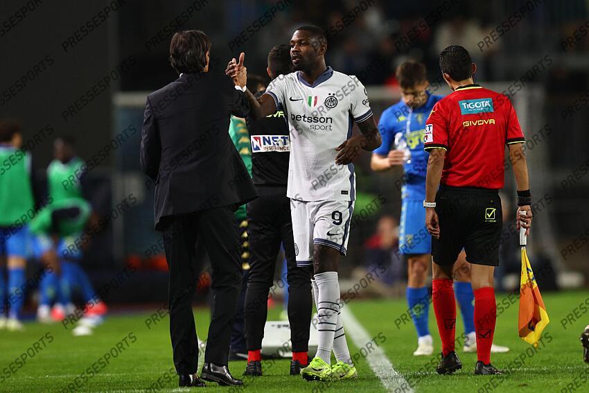 Marcus Thuram(Inter)Simone Inzaghi Coach (Inter) during the Italian Serie A " match between Empoli 0-3 Inter at Carlo Castellani Stadium on October 30, 2024 in Empoli, Italy. (Photo by Maurizio Borsari/AFLO) EMPOLI-INTER MILAN (0-3) 