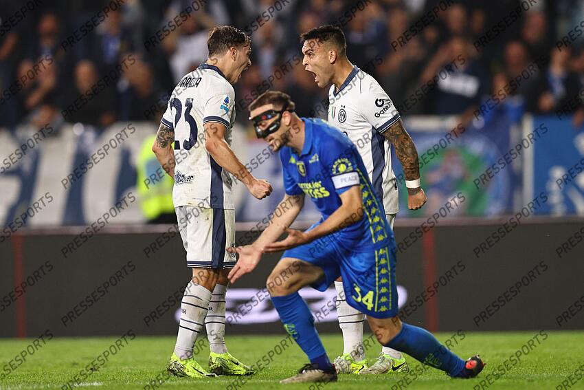 Lautaro Martinez (Inter)Nicolo Barella (Inter) celebrates after scoring his team's third goal during the Italian Serie A " match between Empoli 0-3 Inter at Carlo Castellani Stadium on October 30, 2024 in Empoli, Italy. (Photo by Maurizio Borsari/AFLO) EMPOLI-INTER MILAN (0-3) 