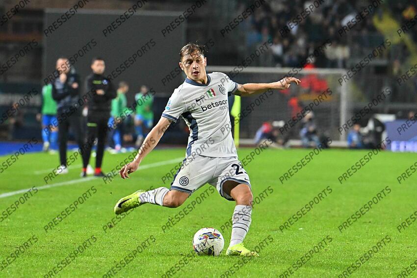 Foto IPP/Roberto Ramaccia Empoli 30/10/2024 Campionato di Calcio Serie A 2024/2025 Empoli vs Inter Nella foto Nicolo Barella al cross Italy Photo Press - World Copyright EMPOLI-INTER MILAN (0-3) 