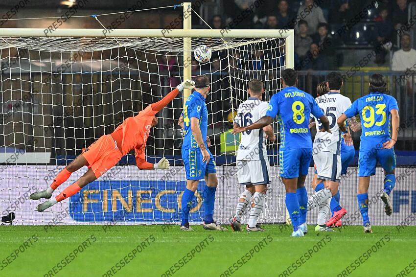 Foto IPP/Roberto Ramaccia Empoli 30/10/2024 Campionato di Calcio Serie A 2024/2025 Empoli vs Inter Nella foto Devis Vasquez devia in angolo un tiro Italy Photo Press - World Copyright EMPOLI-INTER MILAN (0-3) 