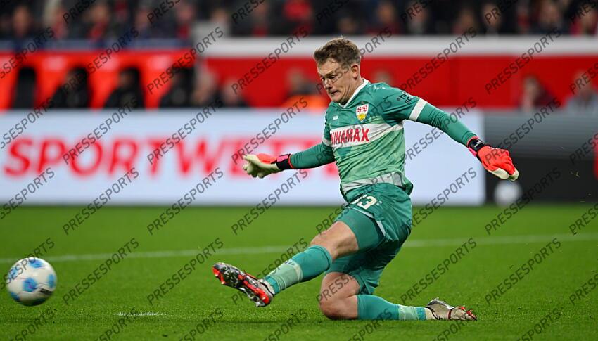 Torwart Alexander Nuebel (Stuttgart) Leverkusen, 01.11.2024, Fussball, Bundesliga, Bayer 04 Leverkusen - VfB Stuttgart BAYER LEVERKUSEN-VfB STUTTGART (0-0) 