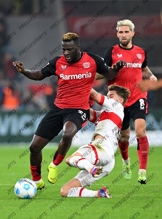 v.l. Victor Boniface (Leverkusen), Ramon Hendriks Leverkusen, 01.11.2024, Fussball, Bundesliga, Bayer 04 Leverkusen - VfB Stuttgart BAYER LEVERKUSEN-VfB STUTTGART (0-0) 