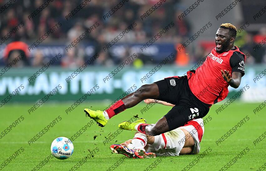 v.l. Victor Boniface (Leverkusen), Ramon Hendriks Leverkusen, 01.11.2024, Fussball, Bundesliga, Bayer 04 Leverkusen - VfB Stuttgart BAYER LEVERKUSEN-VfB STUTTGART (0-0) 