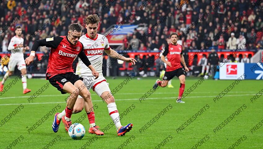 v.l. Florian Wirtz (Leverkusen), Ramon Hendriks Leverkusen, 01.11.2024, Fussball, Bundesliga, Bayer 04 Leverkusen - VfB Stuttgart BAYER LEVERKUSEN-VfB STUTTGART (0-0) 