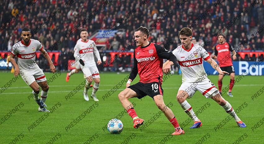 v.l. Florian Wirtz (Leverkusen), Ramon Hendriks Leverkusen, 01.11.2024, Fussball, Bundesliga, Bayer 04 Leverkusen - VfB Stuttgart BAYER LEVERKUSEN-VfB STUTTGART (0-0) 
