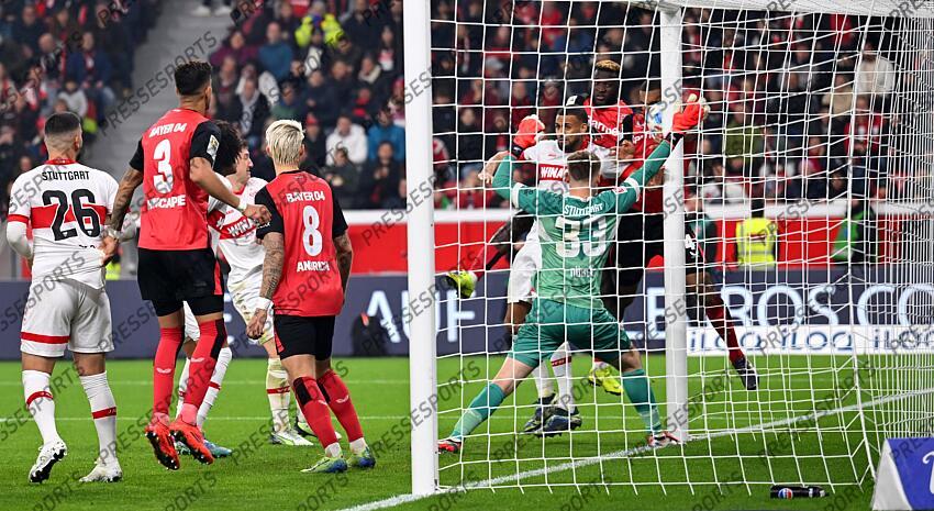 v.l. Deniz Undav, Piero Hincapie, Robert Andrich, Josha Vagnoman, Torwart Alexander Nuebel (Stuttgart), Victor Boniface (Leverkusen) Leverkusen, 01.11.2024, Fussball, Bundesliga, Bayer 04 Leverkusen - VfB Stuttgart BAYER LEVERKUSEN-VfB STUTTGART (0-0) 