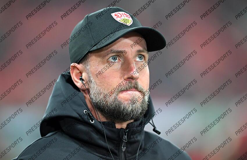 Trainer Sebastian Hoeness (Stuttgart) Leverkusen, 01.11.2024, Fussball, Bundesliga, Bayer 04 Leverkusen - VfB Stuttgart BAYER LEVERKUSEN-VfB STUTTGART (0-0) 