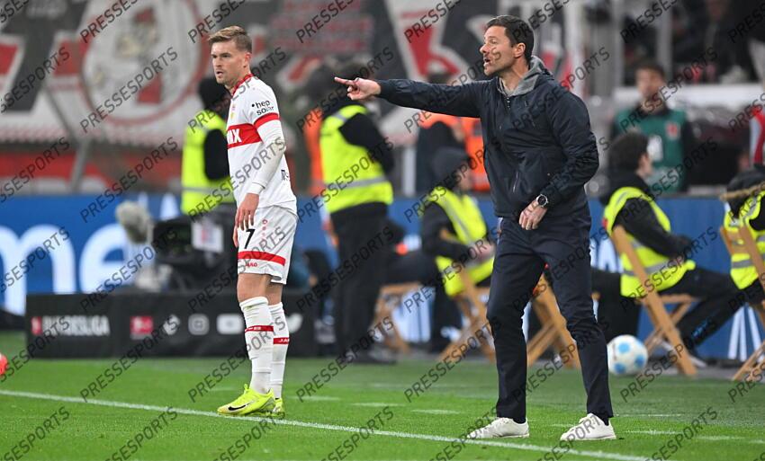 v.l. Maximilian Mittelstaedt (Stuttgart), Trainer Xabi Alonso (Leverkusen) Leverkusen, 01.11.2024, Fussball, Bundesliga, Bayer 04 Leverkusen - VfB Stuttgart BAYER LEVERKUSEN-VfB STUTTGART (0-0) 