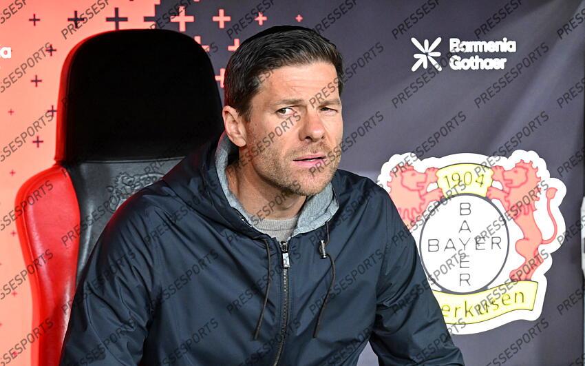 Trainer Xabi Alonso (Leverkusen) Leverkusen, 01.11.2024, Fussball, Bundesliga, Bayer 04 Leverkusen - VfB Stuttgart BAYER LEVERKUSEN-VfB STUTTGART (0-0) 
