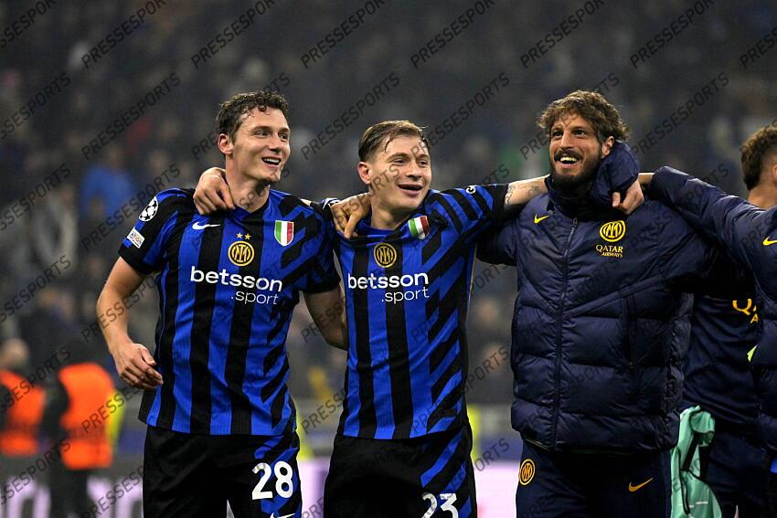 Foto IPP/Paolo Bona Milano 06/11//2024 UEFA Champions League di Calcio stagione 2024/2025 partita Inter-Arsenal Nella foto l’esultanza di Benjamin Pavard con Nicolo Barella e il terzo portire Raffaele Di Gennaro dopo la vittoria Italy Photo Press Worldwide Copyright INTER MILAN-ARSENAL (1-0) 