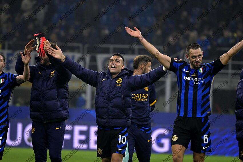 Foto IPP/Paolo Bona Milano 06/11//2024 UEFA Champions League di Calcio stagione 2024/2025 partita Inter-Arsenal Nella foto l’esultanza di Lautaro Martinez e Stefan De Vrij dopo la vittoria Italy Photo Press Worldwide Copyright INTER MILAN-ARSENAL (1-0) 