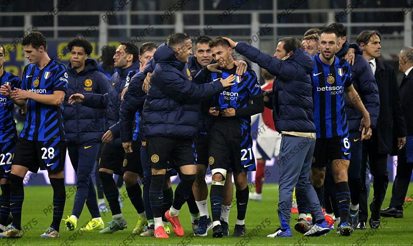 Foto IPP/Paolo Bona Milano 06/11//2024 UEFA Champions League di Calcio stagione 2024/2025 partita Inter-Arsenal Nella foto l’esultanza di Piotr Zielinski e Krjstjan Asllani dopo la vittoria Italy Photo Press Worldwide Copyright INTER MILAN-ARSENAL (1-0) 