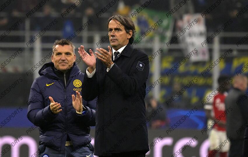 Foto IPP/Paolo Bona Milano 06/11//2024 UEFA Champions League di Calcio stagione 2024/2025 partita Inter-Arsenal Nella foto Simone inzaghi applaude la squadra dopo la vittoria Italy Photo Press Worldwide Copyright INTER MILAN-ARSENAL (1-0) 