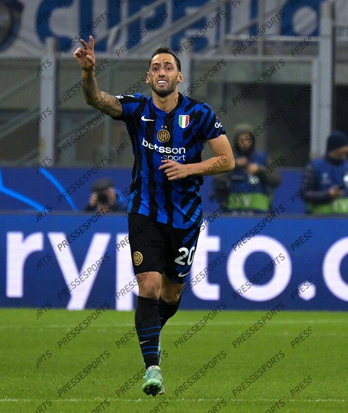 Foto IPP/Paolo Bona Milano 06/11//2024 UEFA Champions League di Calcio stagione 2024/2025 partita Inter-Arsenal Nella foto Hakan Calhanoglu esulta dopo il gol del 1-0 su rigore Italy Photo Press Worldwide Copyright INTER MILAN-ARSENAL (1-0) 