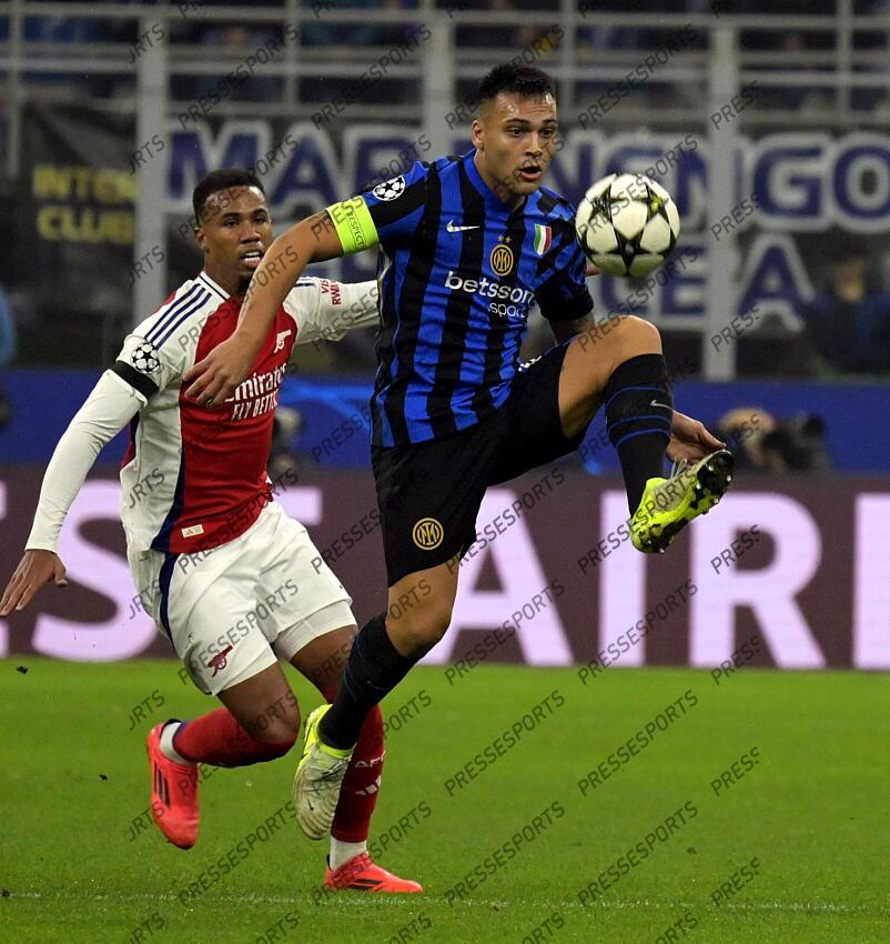 Foto IPP/Paolo Bona Milano 06/11//2024 UEFA Champions League di Calcio stagione 2024/2025 partita Inter-Arsenal Nella foto Lautaro Martinez e Gabriel Italy Photo Press Worldwide Copyright INTER MILAN-ARSENAL (1-0) 