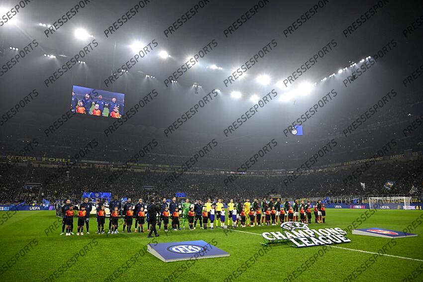 Foto IPP/Paolo Bona Milano 06/11//2024 UEFA Champions League di Calcio stagione 2024/2025 partita Inter-Arsenal Nella foto le squadre entrano in campo Italy Photo Press Worldwide Copyright INTER MILAN-ARSENAL (1-0) 
