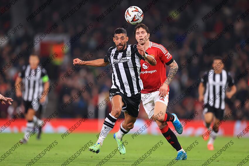 7th November 2024 - UEFA Europa League - League Phase - Manchester United v PAOK Salonika - Tarik Tissoudali of PAOK Salonika battles with Victor Lindelof of Manchester United - Photo: Simon Stacpoole / Offside. MANCHESTER UNITED-PAOK SALONIQUE (2-0) 