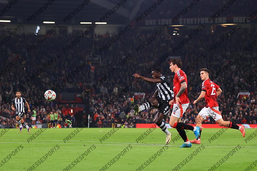 7th November 2024 - UEFA Europa League - League Phase - Manchester United v PAOK Salonika - Mady Camara of PAOK Salonika shoots - Photo: Simon Stacpoole / Offside. MANCHESTER UNITED-PAOK SALONIQUE (2-0) 
