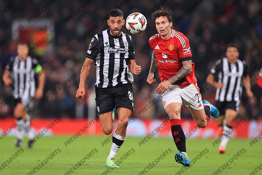 7th November 2024 - UEFA Europa League - League Phase - Manchester United v PAOK Salonika - Tarik Tissoudali of PAOK Salonika battles with Victor Lindelof of Manchester United - Photo: Simon Stacpoole / Offside. MANCHESTER UNITED-PAOK SALONIQUE (2-0) 