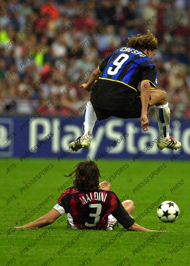 Foto IPP/Paolo Bona Milano 07/05/2003 Semifinali di andata di Champions League 2002-2003 Milan-Inter nella foto Hernan Crespo e Paolo Maldini Italy Photo Press Worldwide Copyright 