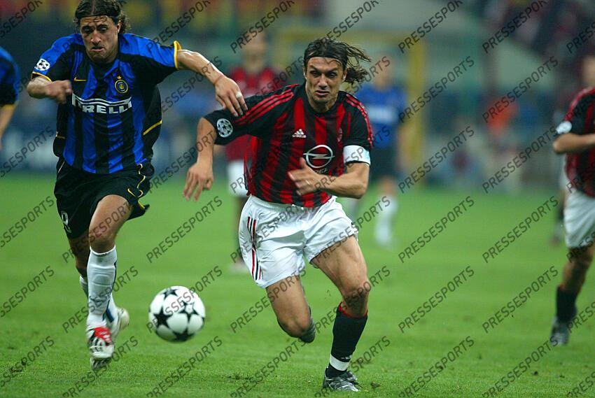 Paolo Maldini (MIL), Hernan Crespo (INT), MAY 7, 2003 - Football : UEFA Champions League 02-03 season semi final 1st leg between AC Milan 0-0 Inter at Giuseppe Meazza "San Siro", Milano, Italy. (C)Enrico Calderoni/AFLO SPORT (391) AC MILAN-INTER MILAN 