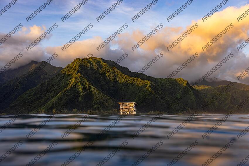 SURF JO 2024 2024 MAGAZINE TOUR DES JUGES DE TEAHUPOO
