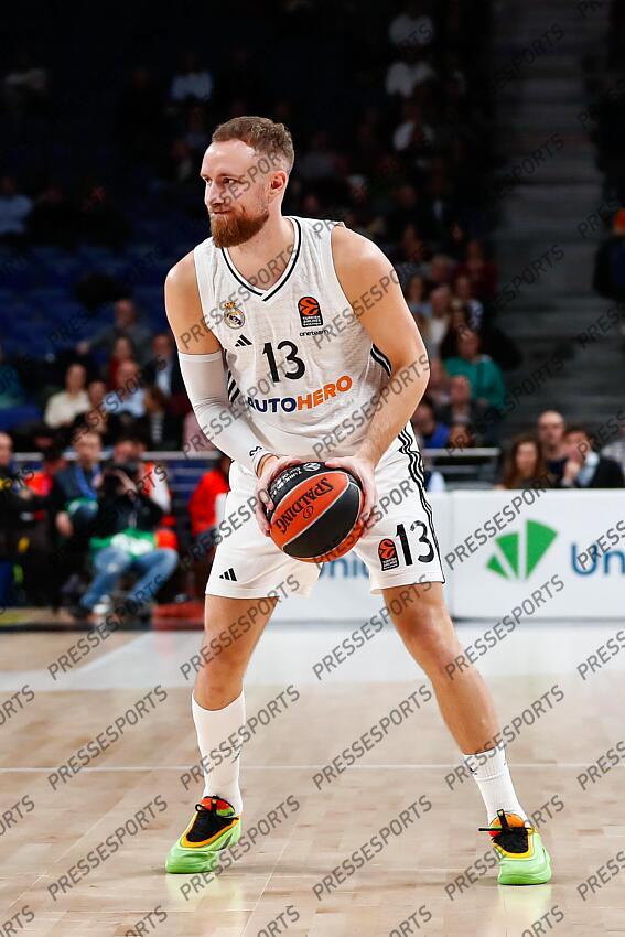 Dzanan Musa of Real Madrid in action during the Turkish Airlines EuroLeague Regular Season match between Real Madrid and Alba Berlin at Wizink Center on November 21, 2024 in Madrid, Spain. REAL MADRID-ALBA BERLIN (98-84) 