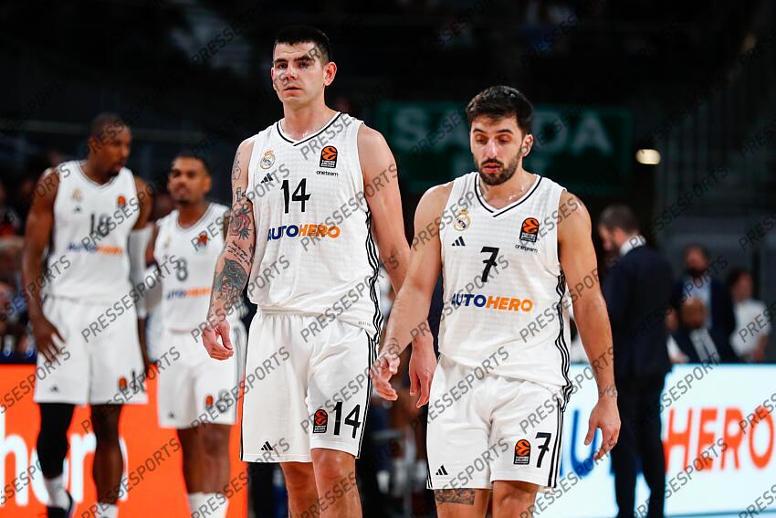 Gabriel Deck and Facundo Campazzo of Real Madrid look on during the Turkish Airlines EuroLeague Regular Season match between Real Madrid and Alba Berlin at Wizink Center on November 21, 2024 in Madrid, Spain. REAL MADRID-ALBA BERLIN (98-84) 