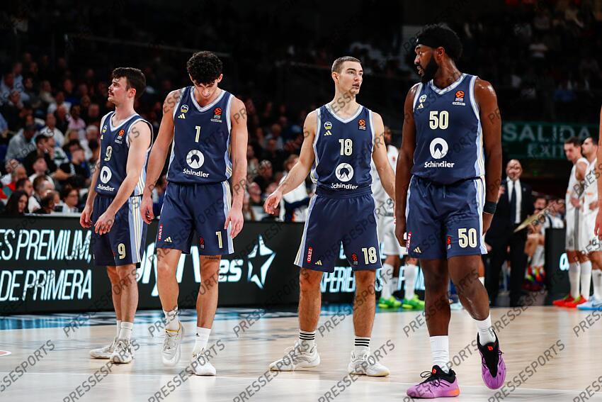 Players of Alba Berlin look on during the Turkish Airlines EuroLeague Regular Season match between Real Madrid and Alba Berlin at Wizink Center on November 21, 2024 in Madrid, Spain. REAL MADRID-ALBA BERLIN (98-84) 