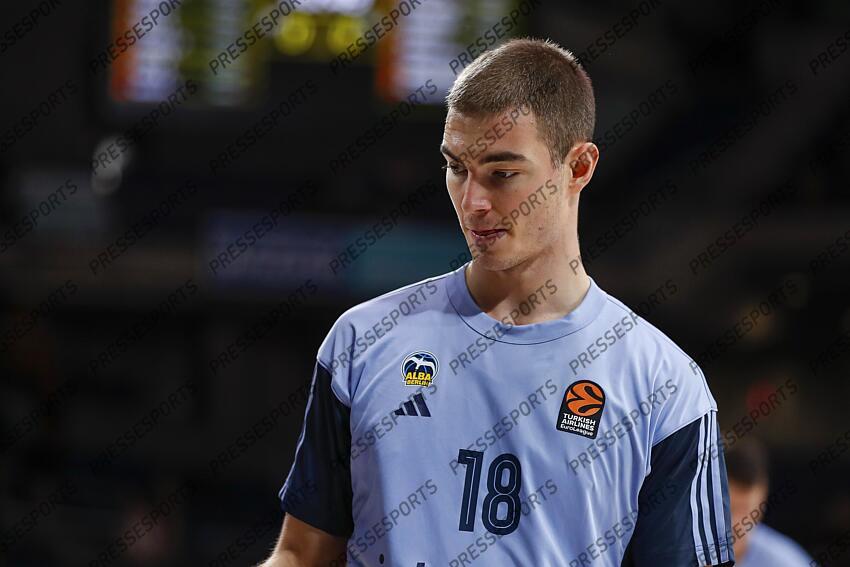 Ziga Samar of Alba Berlin warms up during the Turkish Airlines EuroLeague Regular Season match between Real Madrid and Alba Berlin at Wizink Center on November 21, 2024 in Madrid, Spain. REAL MADRID-ALBA BERLIN (98-84) 
