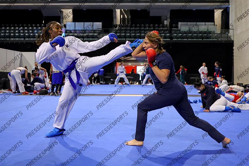 equipe femme combat sombe (thalya) (fra) dona (lolita) (fra) coach COMBAT FEMMES 