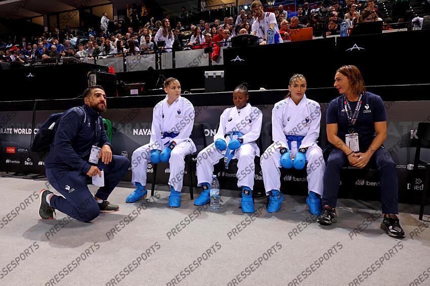 equipe femme combat agier (alizee) (fra) avazeri (lea) (fra) zameto (jennifer) (fra) dona (lolita) (fra) coach benaissa (nadir) (fra) coach COMBAT FEMMES 