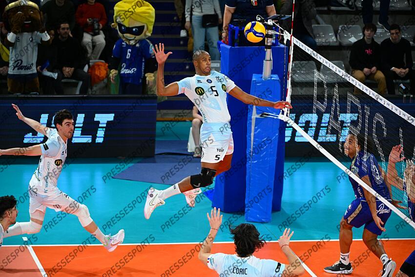 nascimento dos santos (leandro) PARIS VOLLEY-TOURS (1-3) 