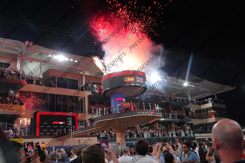 08.12.2024, Yas Marina Circuit, Abu Dhabi, VAE, FIA, Formel 1, Grosser Preis von Abu Dhabi, Rennen, im Bild Podium:, Sieger Lando Norris (GBR), McLaren F1 Team, 2.Platz für Carlos Sainz Jr. (ESP), Scuderia Ferrari HP, 3.Platz für Charles Leclerc (MCO), Geschäftsführer Zak Brown (McLaren Formula 1 Team) // during the Race for the FIA Formula One Grand Prix of Abu Dhabi at the Yas Marina Circuit in Abu Dhabi, United Arab Emirates on 2024/12/08. EXPA Pictures © 2024, PhotoCredit: EXPA/ Hasan Bratic ATTENTION - OUT of GER GRAND PRIX D'ABU DHABI 