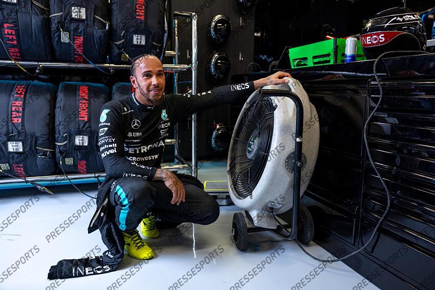 #44 Lewis Hamilton (GBR, Mercedes-AMG Petronas F1 Team), F1 Grand Prix of Abu Dhabi at Yas Marina Circuit on December 8, 2024 in Abu Dhabi, United Arab Emirates. (Photo by HOCH ZWEI) GRAND PRIX D'ABU DHABI 