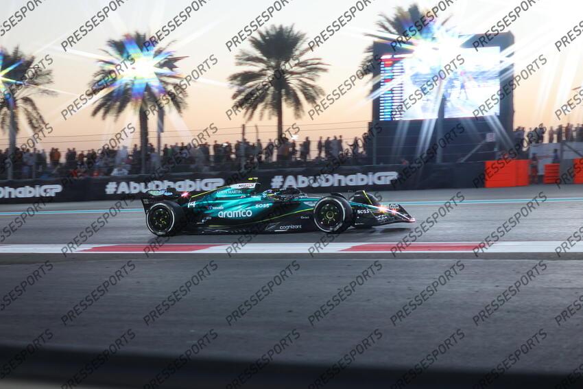 08.12.2024, Yas Marina Circuit, Abu Dhabi, VAE, FIA, Formel 1, Grosser Preis von Abu Dhabi, Rennen, im Bild Fernando Alonso (Aston Martin Aramco Formula One Team, #14) // during the Race for the FIA Formula One Grand Prix of Abu Dhabi at the Yas Marina Circuit in Abu Dhabi, United Arab Emirates on 2024/12/08. EXPA Pictures © 2024, PhotoCredit: EXPA/ Eibner-Pressefoto/ Annika Graf ATTENTION - OUT of GER GRAND PRIX D'ABU DHABI 