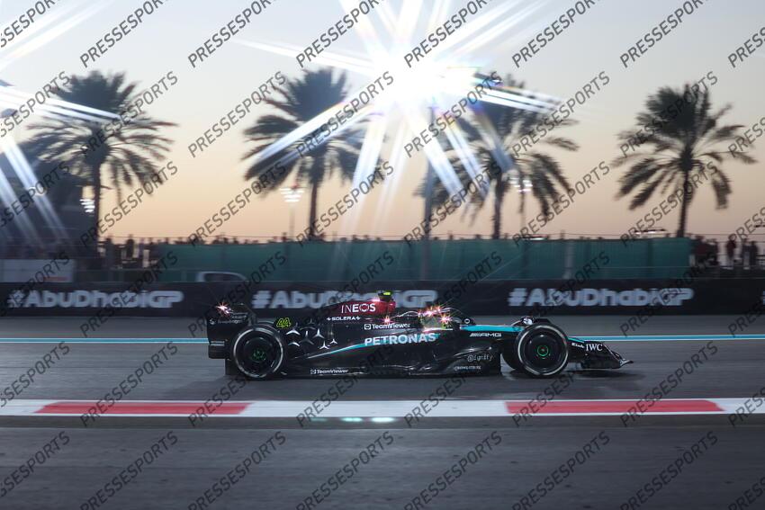 08.12.2024, Yas Marina Circuit, Abu Dhabi, VAE, FIA, Formel 1, Grosser Preis von Abu Dhabi, Rennen, im Bild Lewis Hamilton (Mercedes AMG Petronas Formula One Team, #44) // during the Race for the FIA Formula One Grand Prix of Abu Dhabi at the Yas Marina Circuit in Abu Dhabi, United Arab Emirates on 2024/12/08. EXPA Pictures © 2024, PhotoCredit: EXPA/ Eibner-Pressefoto/ Annika Graf ATTENTION - OUT of GER GRAND PRIX D'ABU DHABI 