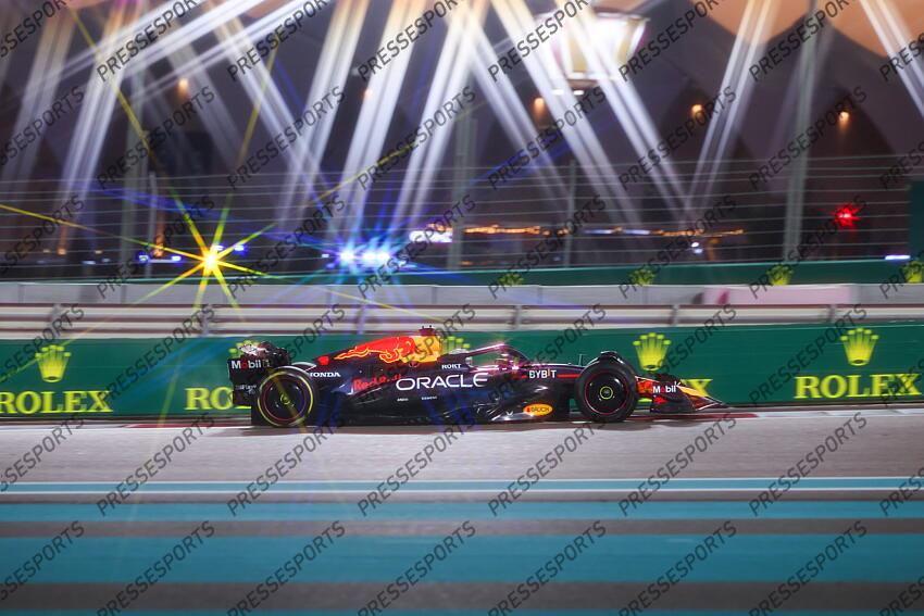 08.12.2024, Yas Marina Circuit, Abu Dhabi, VAE, FIA, Formel 1, Grosser Preis von Abu Dhabi, Rennen, im Bild Max Verstappen (Oracle Red Bull Racing, #01) // during the Race for the FIA Formula One Grand Prix of Abu Dhabi at the Yas Marina Circuit in Abu Dhabi, United Arab Emirates on 2024/12/08. EXPA Pictures © 2024, PhotoCredit: EXPA/ Eibner-Pressefoto/ Annika Graf ATTENTION - OUT of GER GRAND PRIX D'ABU DHABI 
