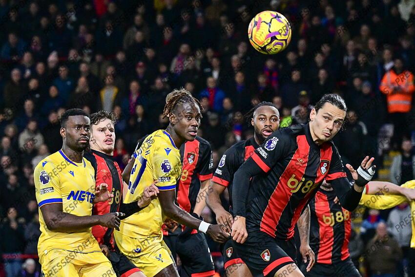 26.12.2024, Goldsands Stadium, Bournemouth, ENG, Premier League, AFC Bournemouth vs Crystal Palace, 18. Runde, im Bild Enes Unal of Bournemouth heads clear // Enes Unal of Bournemouth heads clear during the Premier League 18th round match between AFC Bournemouth and Crystal Palace at the Goldsands Stadium in Bournemouth, England on 2024/12/26. EXPA Pictures © 2024, PhotoCredit: EXPA/ Focus Images/ Jeremy Landey ATTENTION - for AUT, GER, FRA, ITA, SUI, POL, CRO, SLO only BOURNEMOUTH-CRYSTAL PALACE (0-0) 
