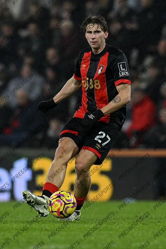 26.12.2024, Goldsands Stadium, Bournemouth, ENG, Premier League, AFC Bournemouth vs Crystal Palace, 18. Runde, im Bild Illya Zabarnyi of Bournemouth // Illya Zabarnyi of Bournemouth during the Premier League 18th round match between AFC Bournemouth and Crystal Palace at the Goldsands Stadium in Bournemouth, England on 2024/12/26. EXPA Pictures © 2024, PhotoCredit: EXPA/ Focus Images/ Jeremy Landey ATTENTION - for AUT, GER, FRA, ITA, SUI, POL, CRO, SLO only BOURNEMOUTH-CRYSTAL PALACE (0-0) 
